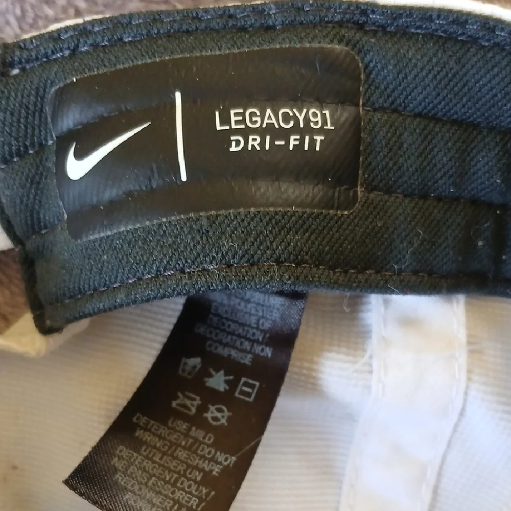 Nike Legacy 91 White & Black Adjustable Cap